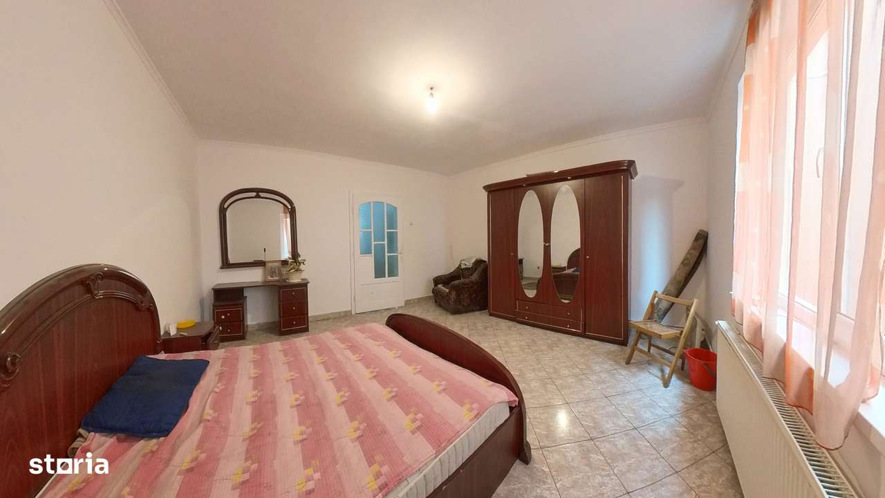 Casă spațioasă cu 6 camere si 2 garaje de 194 mp, în Tractorul, Brașov-3