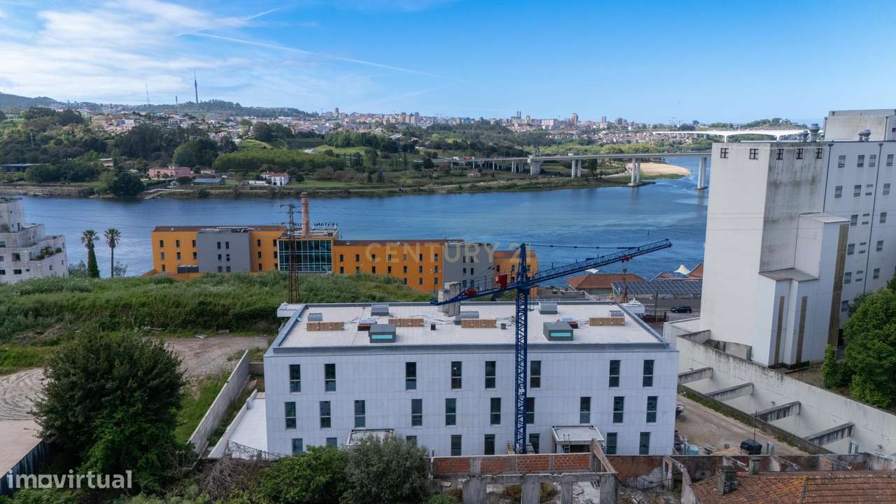 T2 Único com Terraço de 277m² | Valbom, Gondomar-34