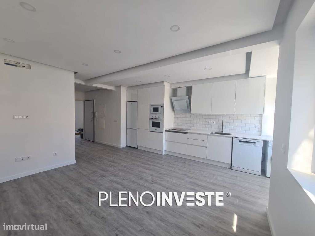 T2 Totalmente Remodelado com Varanda nas Paivas-0