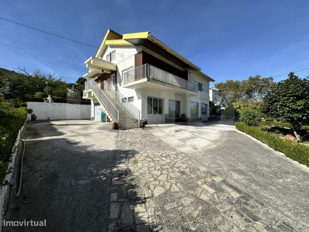 Moradia T3 com logradouro e anexo - Bairro do Espertim, Covilhã-4