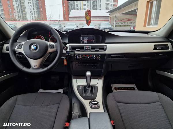 BMW Seria 3 318d DPF Touring Aut. - 16