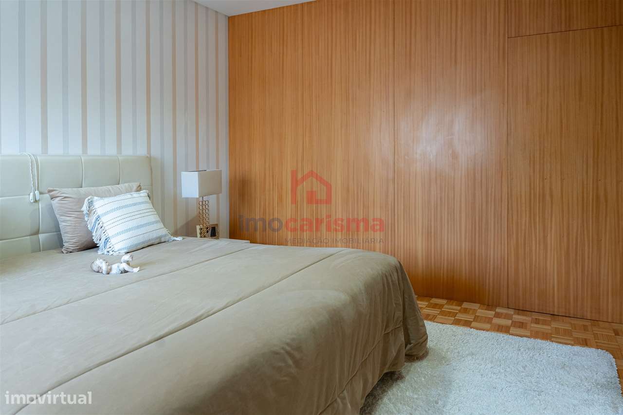 Apartamento T4 transformado em T3 no centro de Vila das Aves, Santo Ti-29