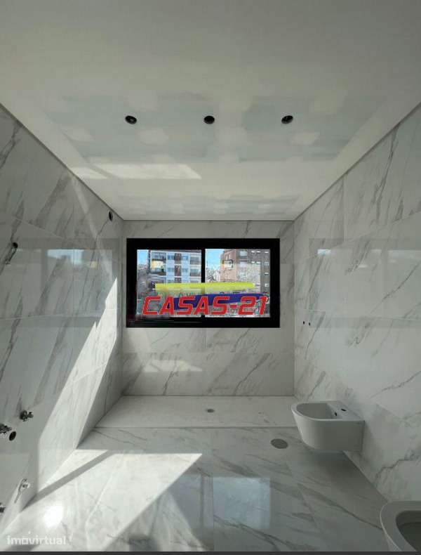 Moradias Novas 2 frentes com Jardim - Águas Santas - Exc. localização-19