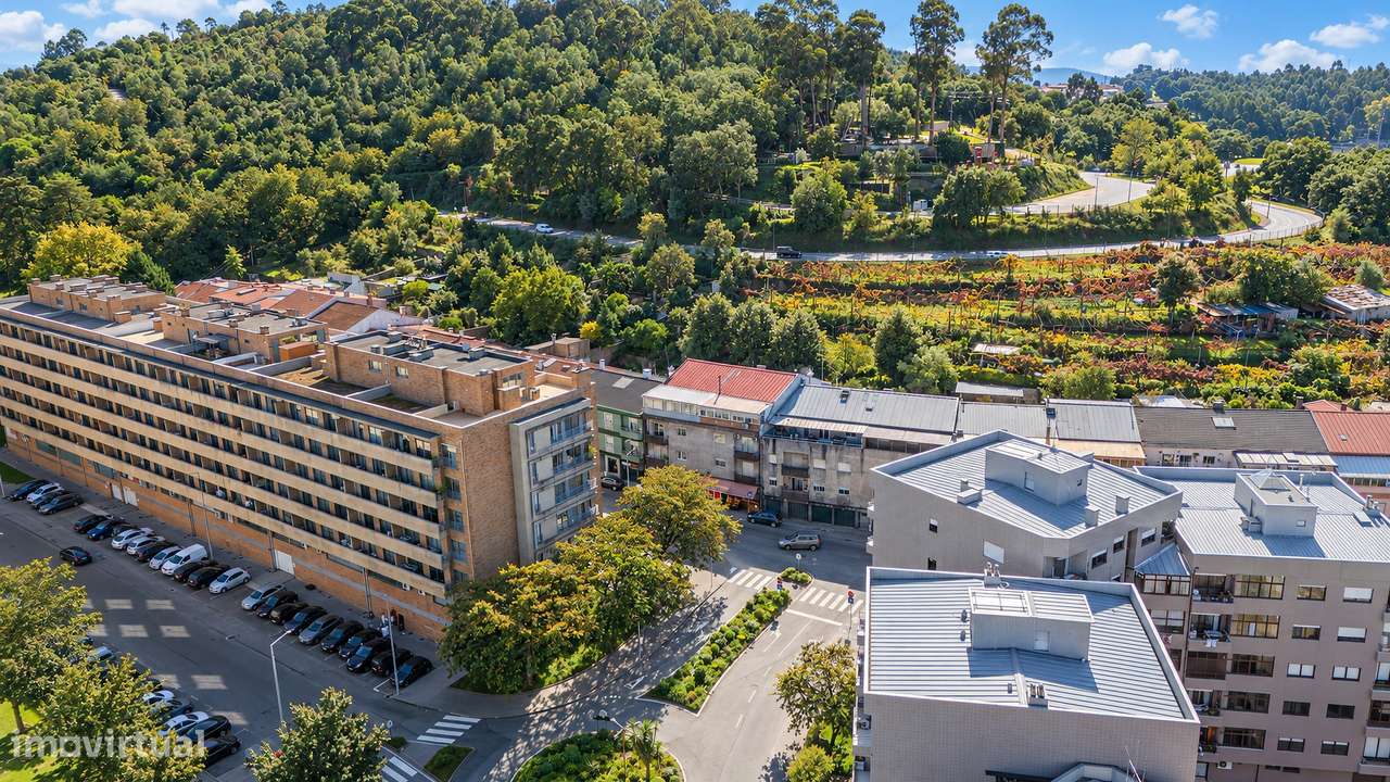 Apartamento T2 + 1 para venda na Rua Santo Adrião, Braga-24