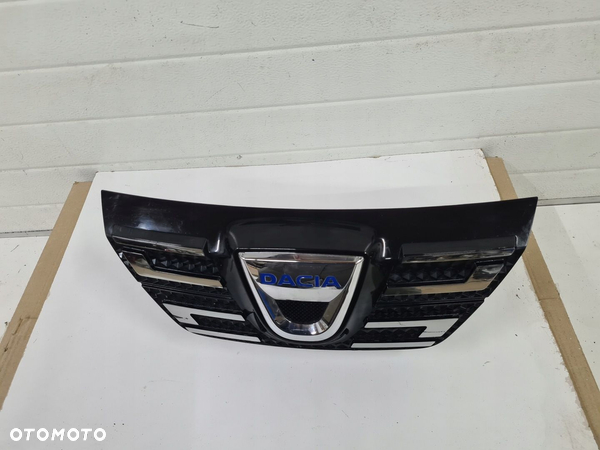 Dacia Spring grill atrapa zderzaka 623105273R - 8