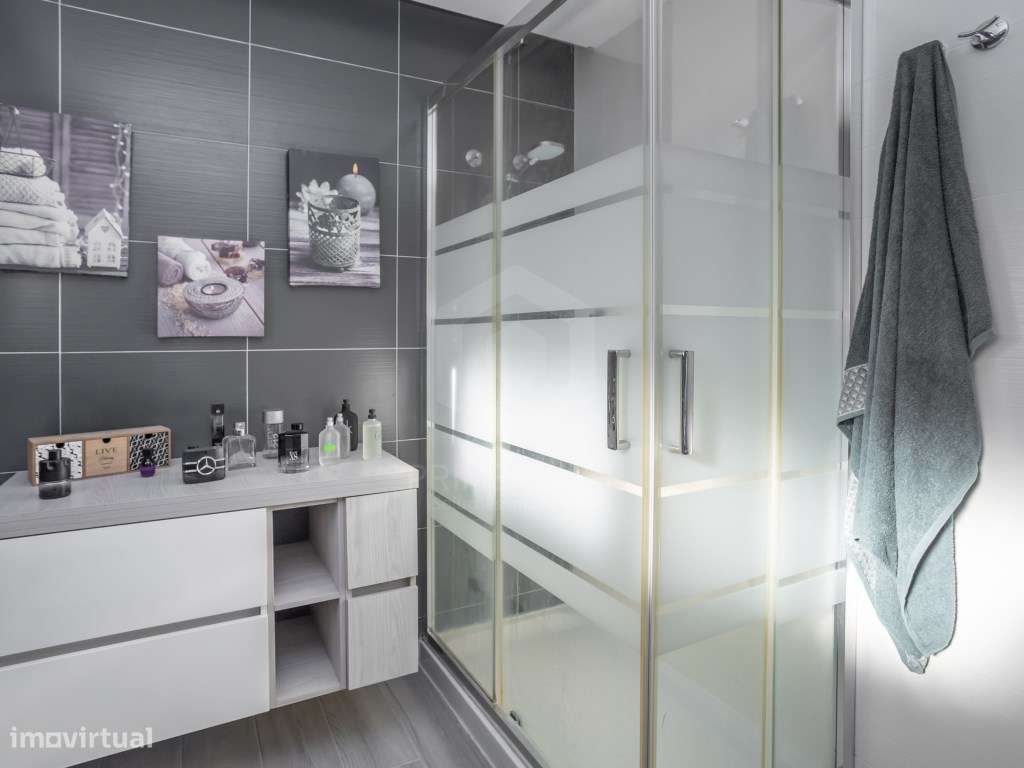 Moradia Isolada T4 com Piscina, Garagem e Acabamentos Premium-29