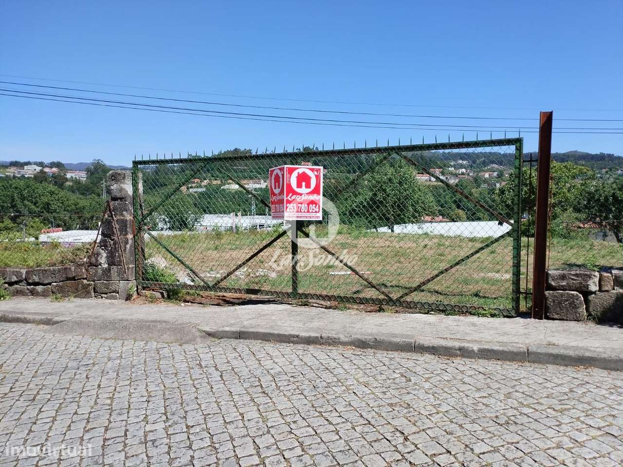 Terreno urbano com potencial para construção de moradias geminadas ... - Grande imagem: 5/7