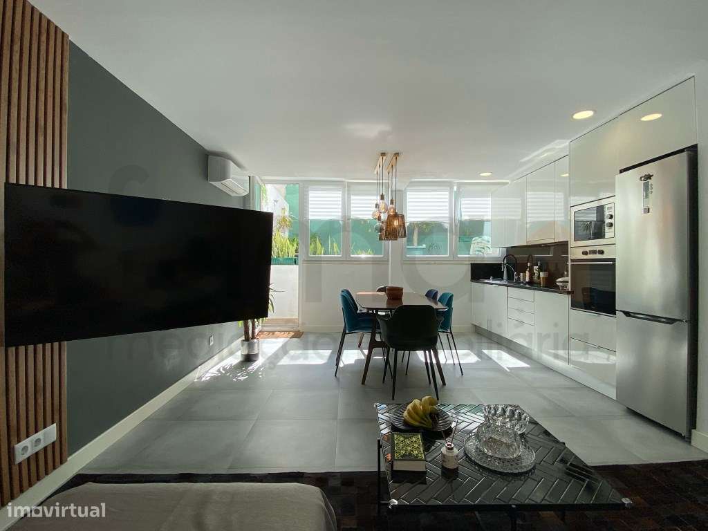 T2 Remodelado Com Terraço Alto da Parede-9