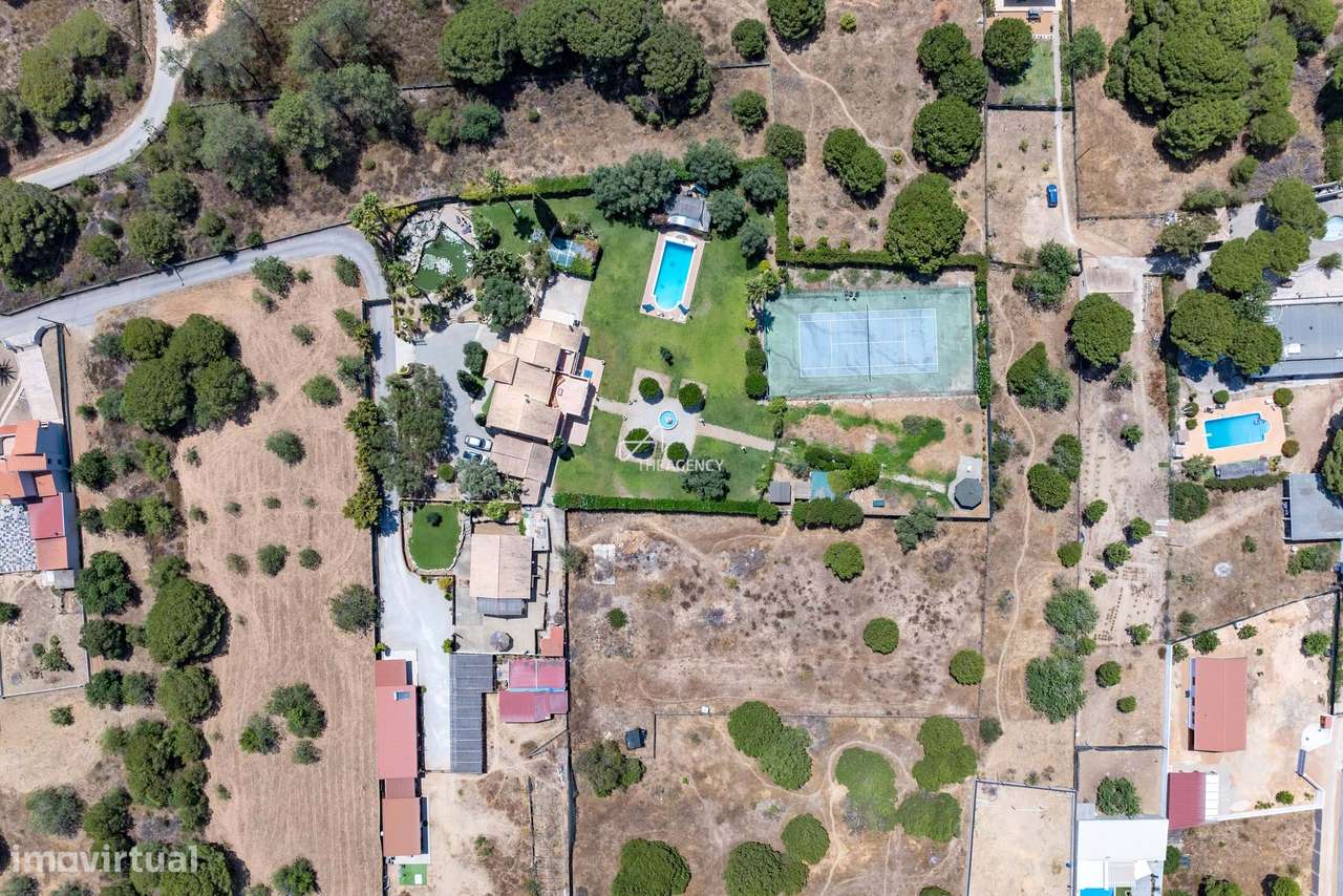 Excecional Propriedade de 5 Quartos – Luxo e Rendimento no Paraíso – A - Grande imagem: 2/55