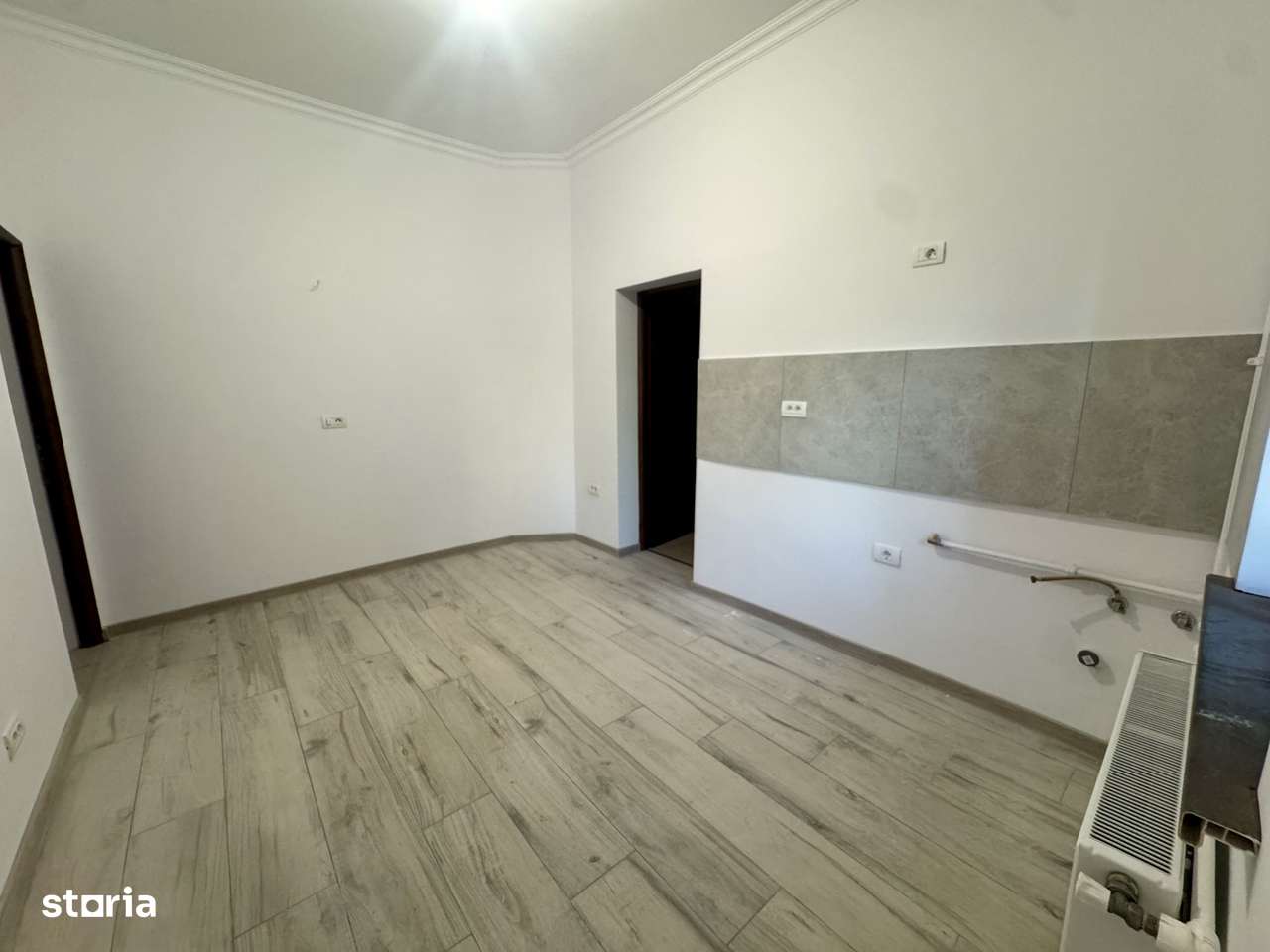 Vand apartament 2 camere, renovat, central-Turnul de Apa-3