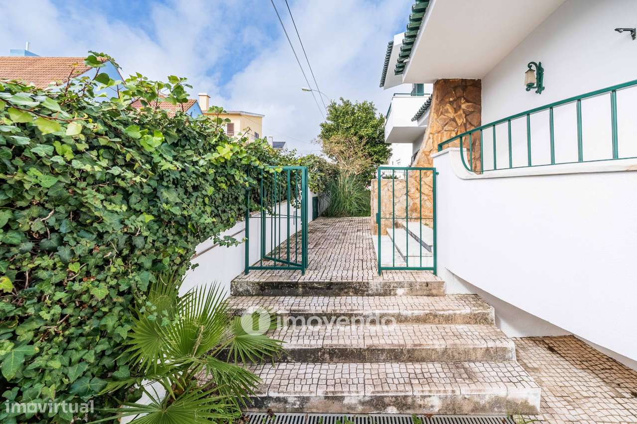 Moradia T7 exclusiva, com áreas amplas, garagem e jardim, em Queijas - Grande imagem: 3/60