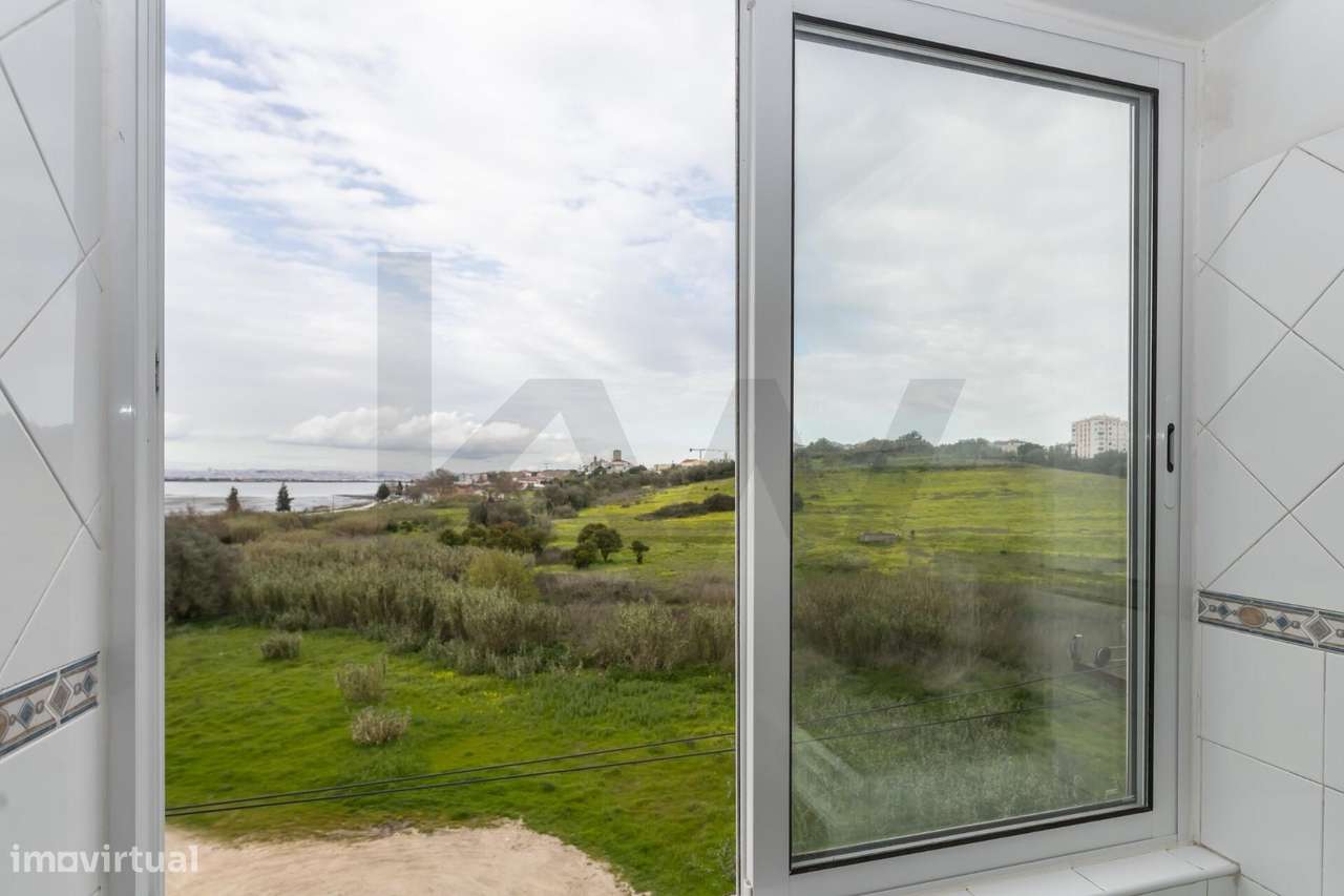 Apartamento T2 com duas frentes e vista rio na Torre da Marinha - Seix-17