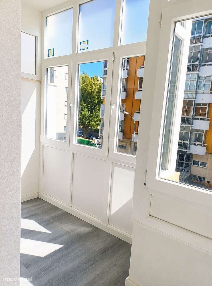 Apartamento T2 Remodelado em Oeiras-24