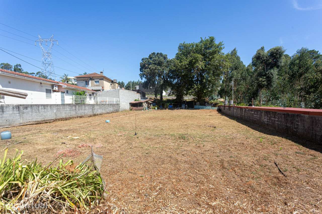 2 Moradias para restaurar, inseridas em um terreno de 2962m2, em Sandi-9