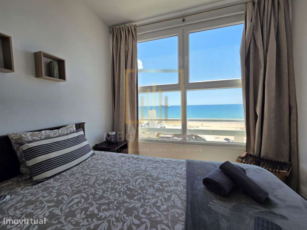 T2 renovado com vista deslumbrante para o areal da Praia da Rocha, ...-12