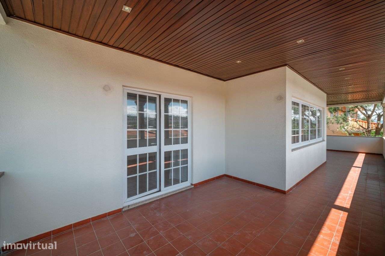 Moradia T4 com piscina em Braga-16
