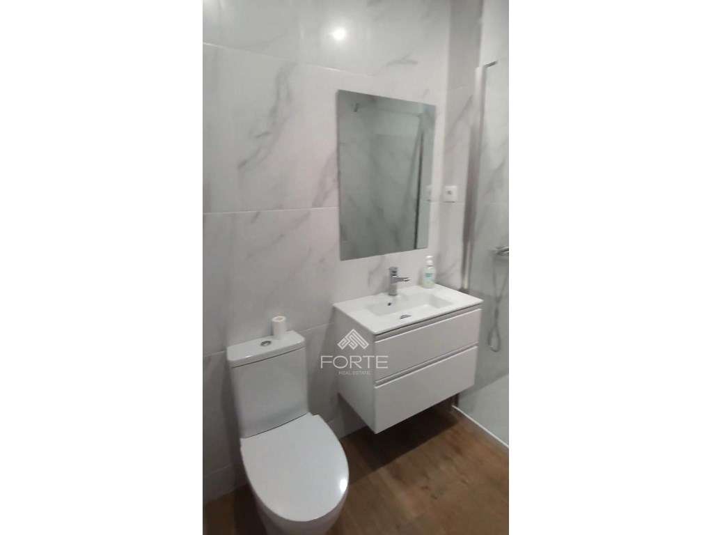 Apartamento T1 renovado no coração do Porto-6