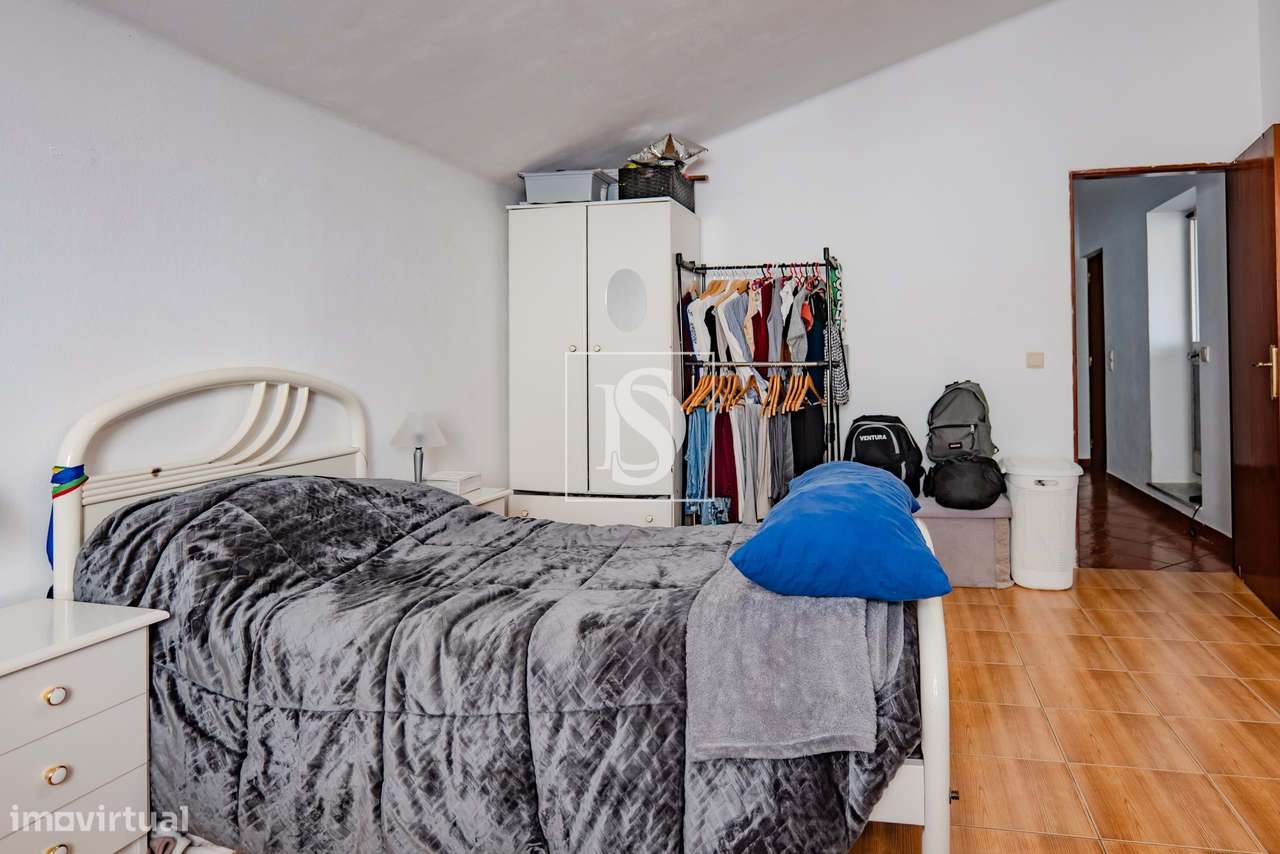 Moradia Renovada com Terraço e Vista Campo em Lamarosa-15