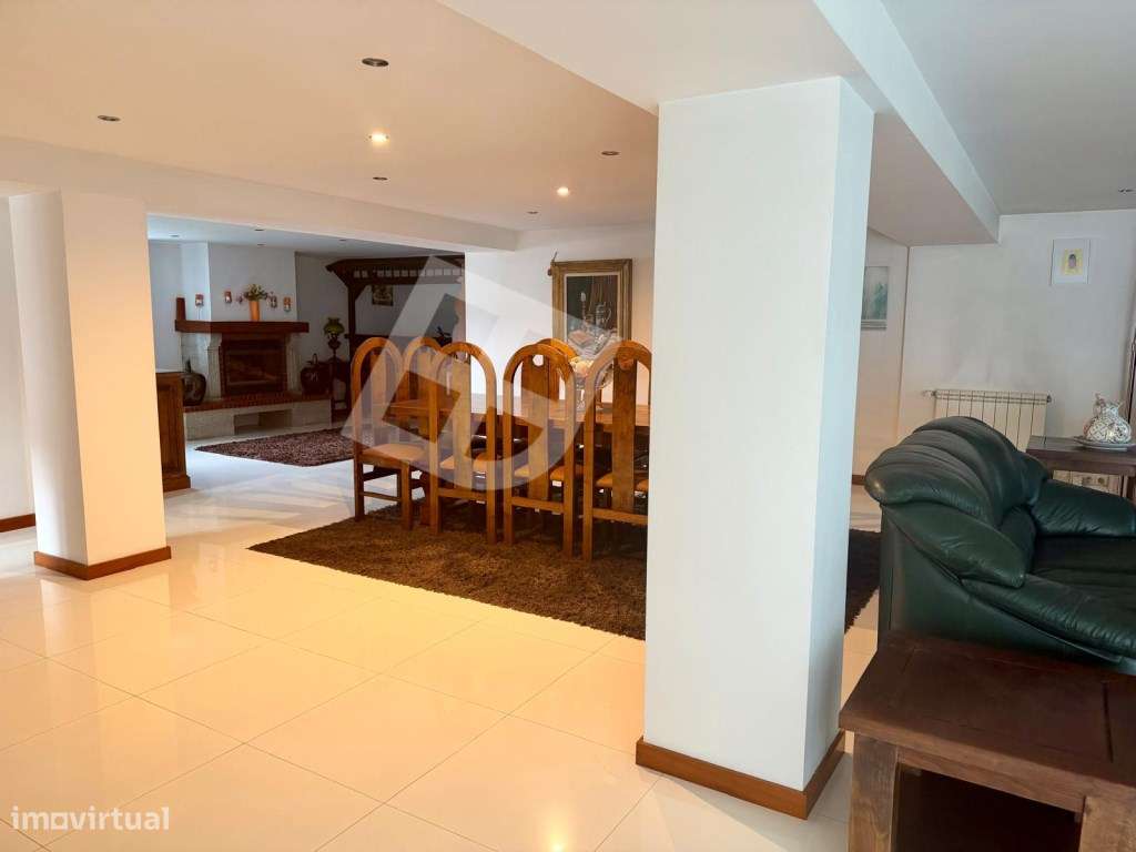 Moradia T4 Isolada c/ Jardim - Patela - S. Bernardo-5