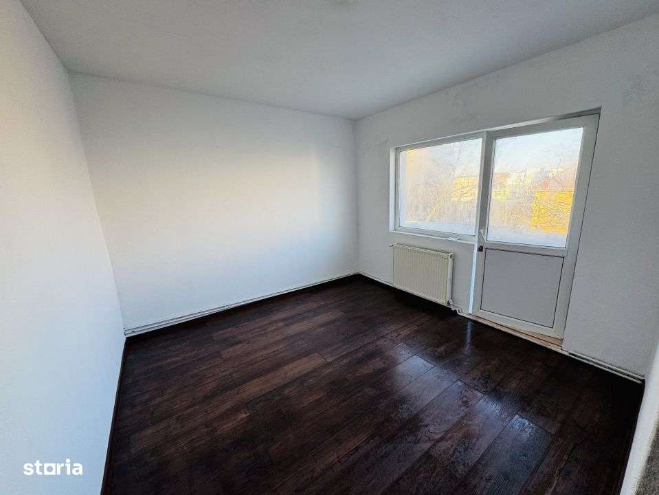 Apartament 3 camere renovat, decomandat, zona Lipovei, strada Holdelor-0