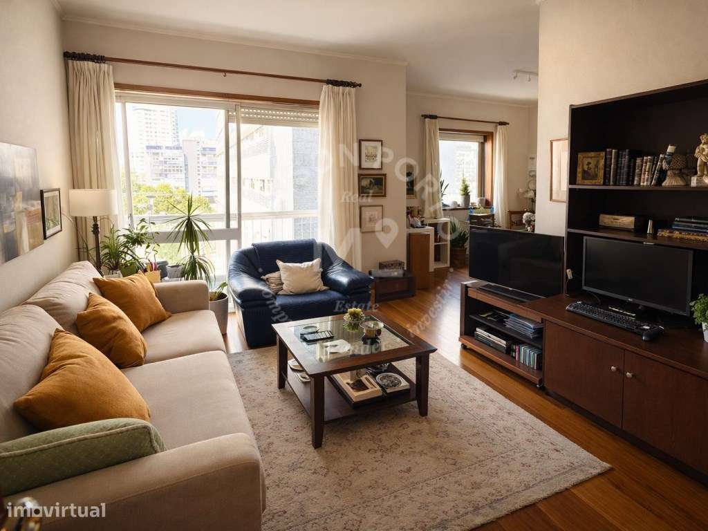 Apartamento T2 com Varanda e Garagem próximo ao Estádio do Boavista...-3