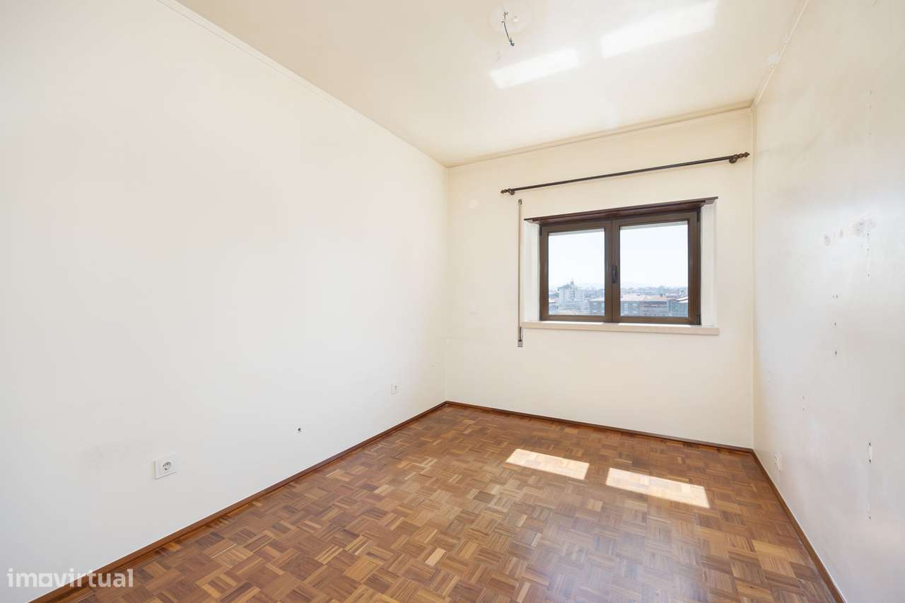 Apartamento T5 | Último Piso | Capuchos, Leiria-24