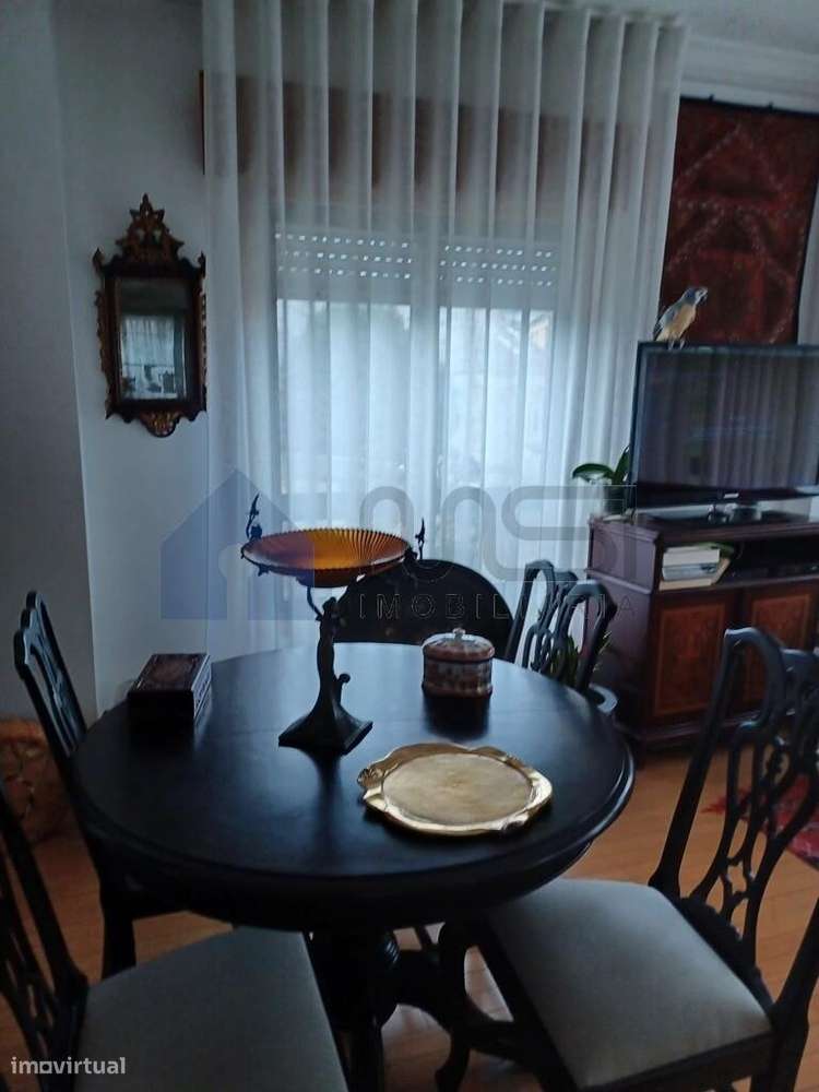 Apartamento T1 com lugar de garagem no Porto-9