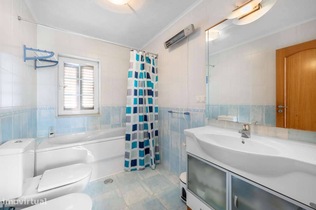 Moradia Isolada T3 com jardim, Aroeira, Almada-23