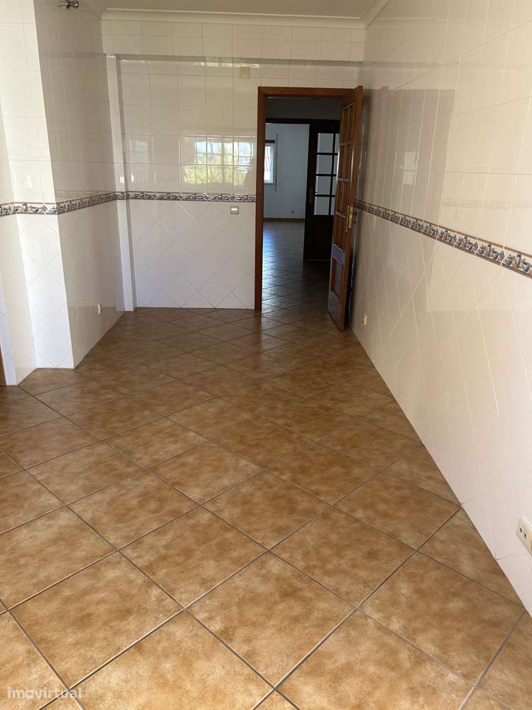 T3 com varanda e garagem - Grande imagem: 2/13