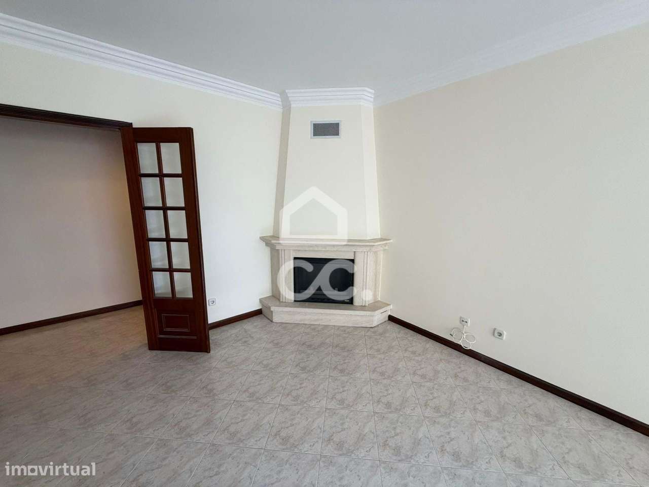 T2 espaçoso com Lareira, Varanda e Garagem - Algueirão-4