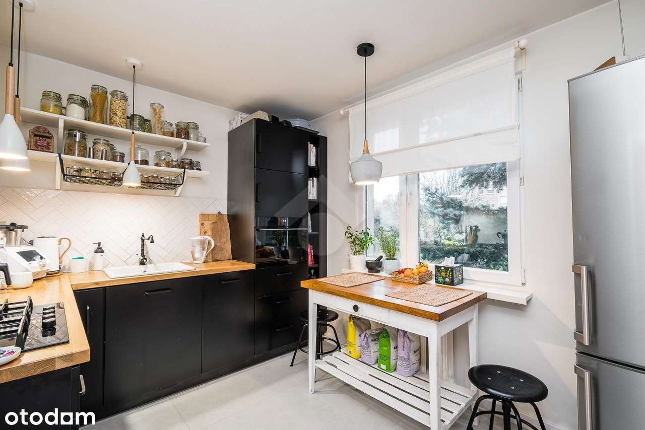 3-pokojowe przestronne mieszkanie z dużym salonem oraz osobną kuchnią-0