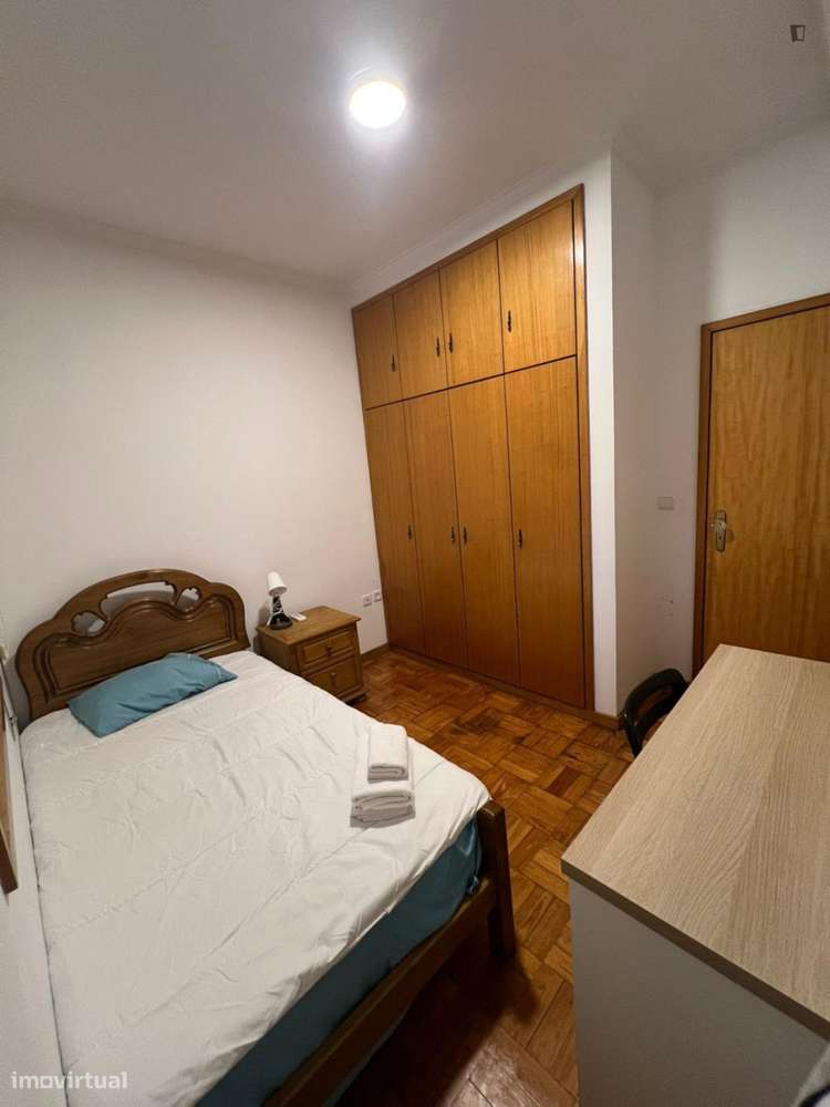 Quarto - localizado em Paranhos Porto - Grande imagem: 4/8