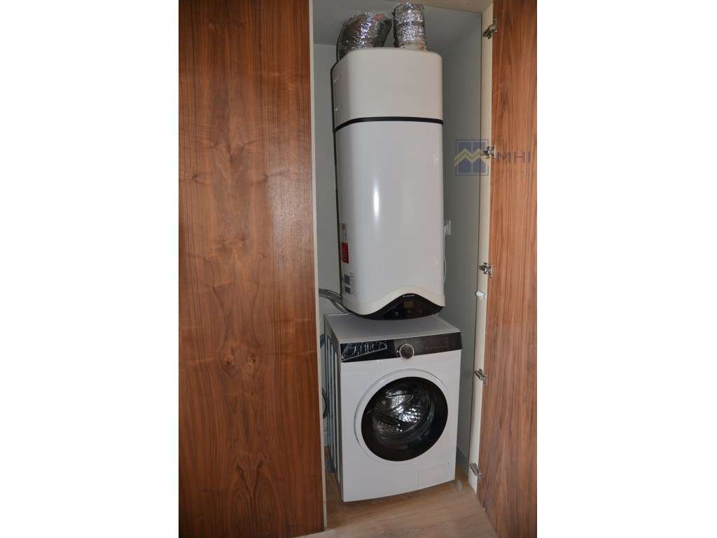 T0 +1 Novo com Varanda e Garagem e excelentes vista à Rua do Bonjar...-12