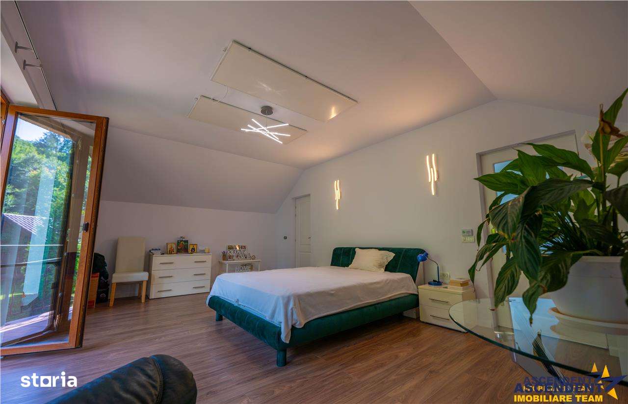 FILM! Resedinta nobiliara, in inima coltului verde al Vaii Nandrului: - Imagine principală: 3/20