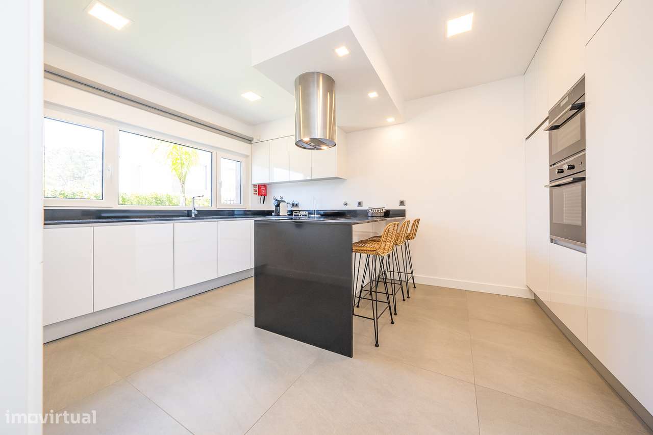 Moradia T3 com piscina, garagem na Aroeira-12