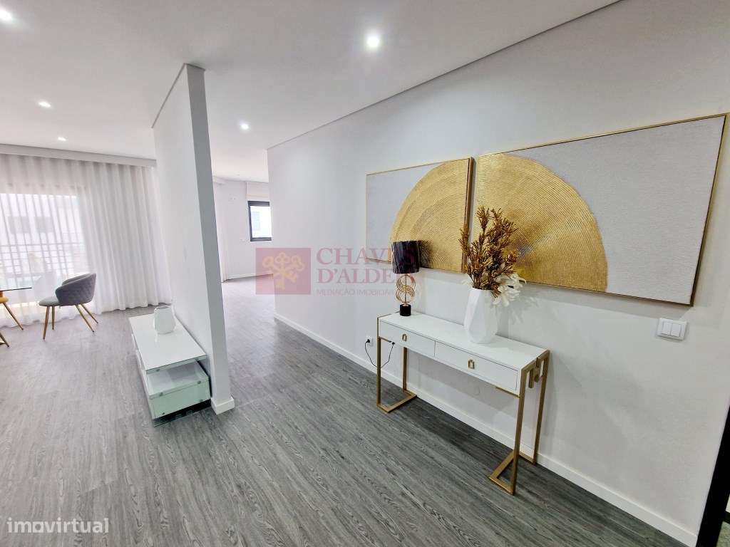 Fantástico apartamento T4 - Condomínio com piscinas e jardins - Grande imagem: 5/35