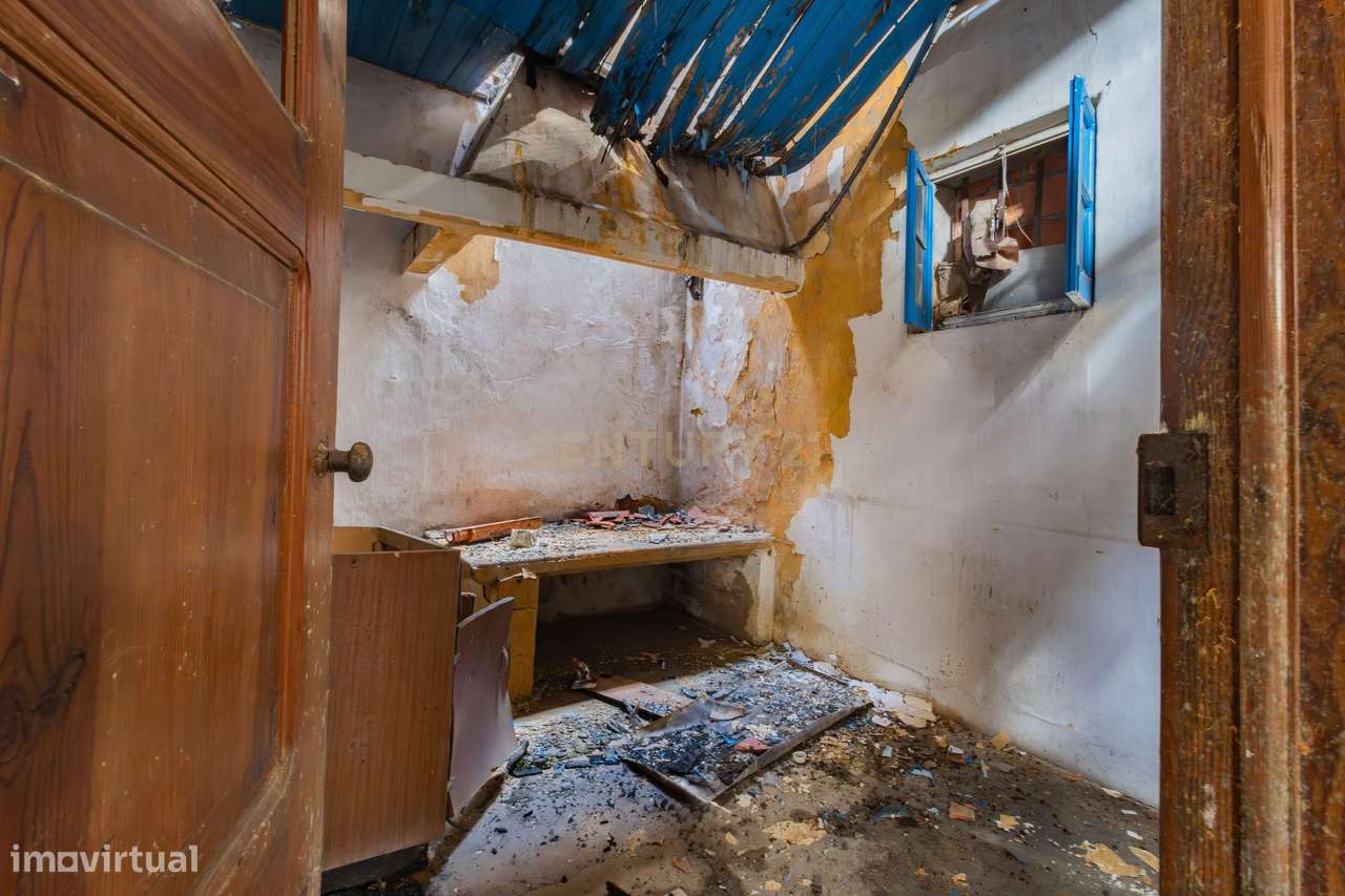 Moradia com Potencial de Reabilitação ou Projeto de Construção-17