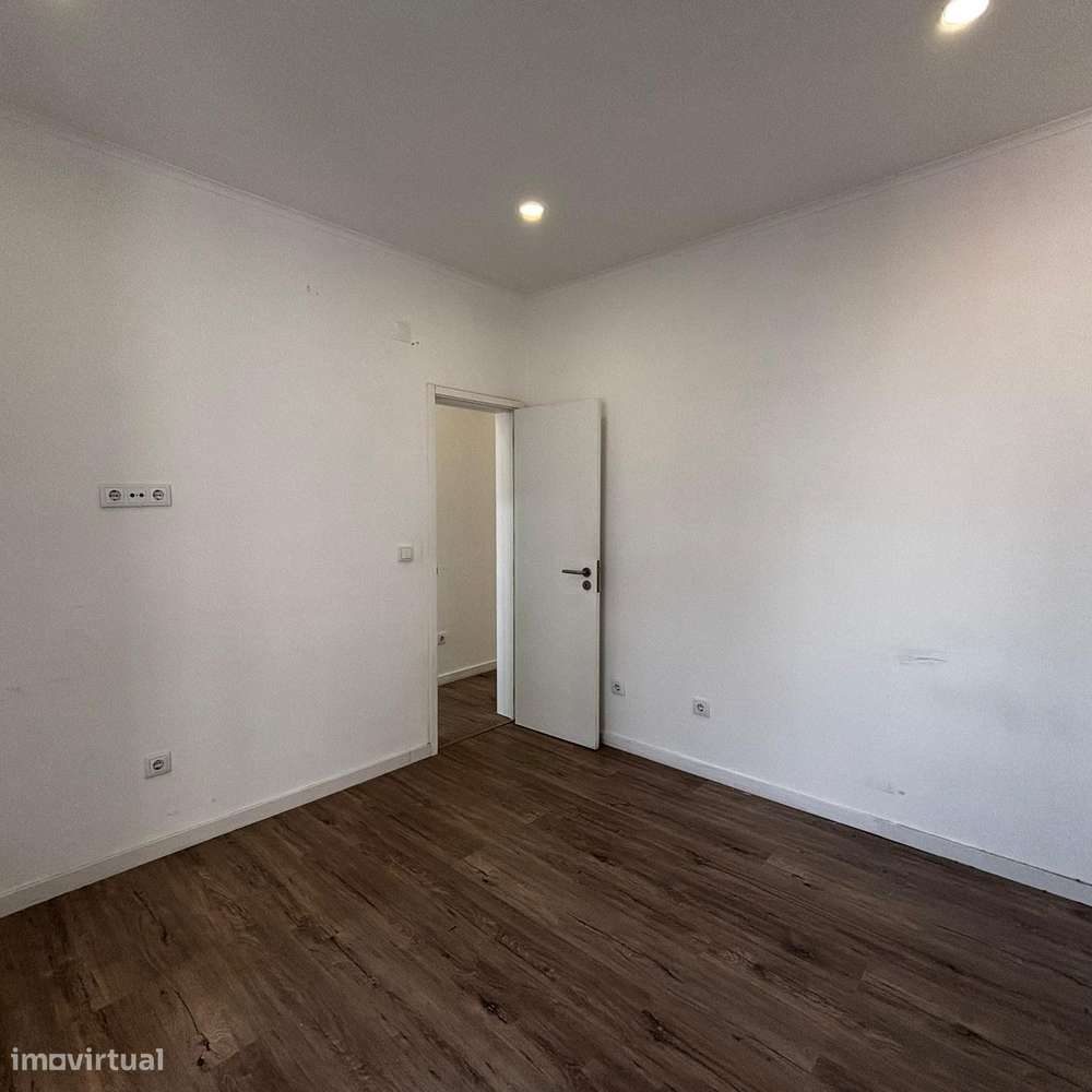 T2+1 Totalmente Remodelado em Edifício Recuperado!-11