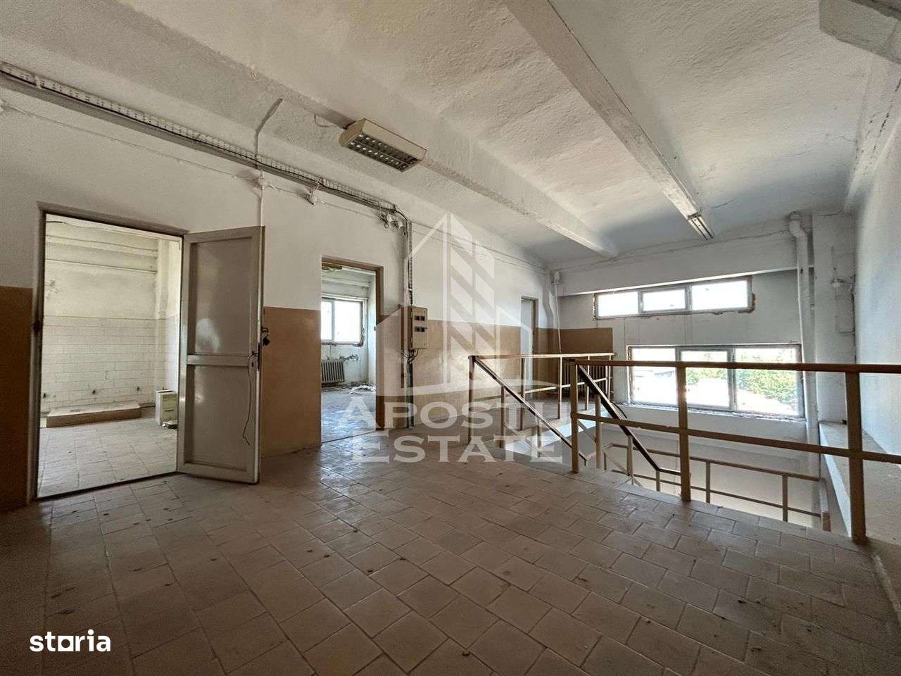 Spatiu pentru birouri240mp8 camere  Zona Gai -Centura   de Nord Arad - Imagine principală: 5/12