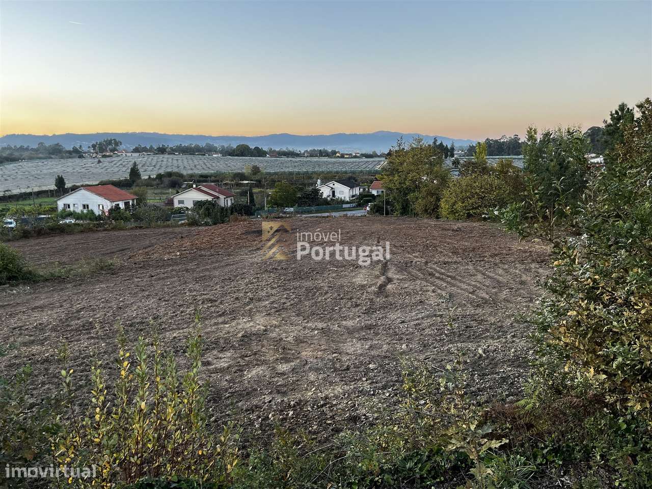 Venda Terreno 10.092,41m² para Construção Habitacional em Lago-19