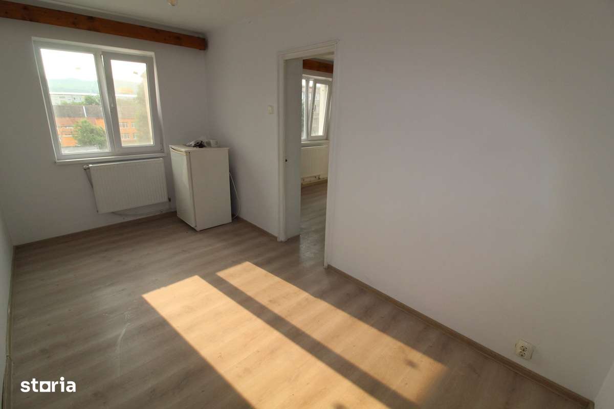 Vând apartament 2 camere în Hunedoara, zona Micro3-Piața Dunărea, et.3 - Imagine principală: 4/6