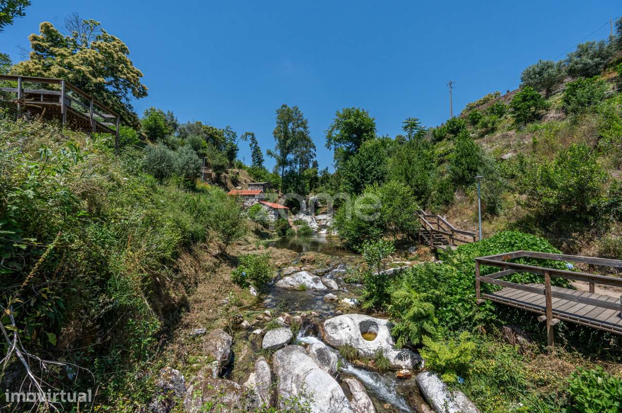 Ruína para Reabilitação junto às Cascatas da Labruja | Ponte de Lim...-14