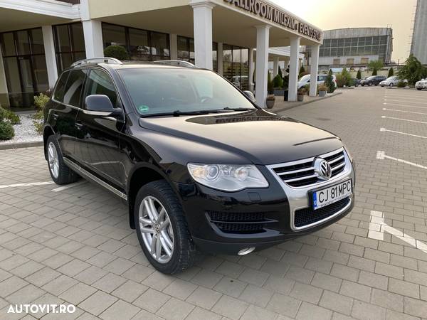 Volkswagen Touareg - 1