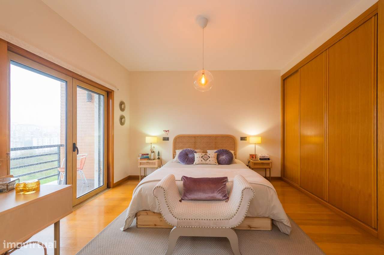 Moradia T-4+1 em Agualva Cacém-50