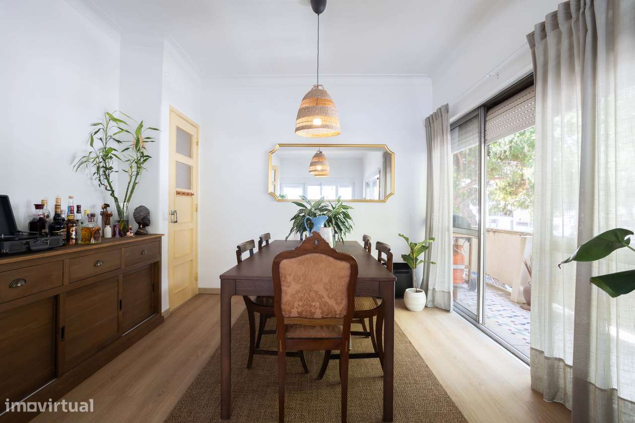 Encantador T2 em Almada: Conforto Moderno e Charme Clássico à Sua Espe - Grande imagem: 5/28