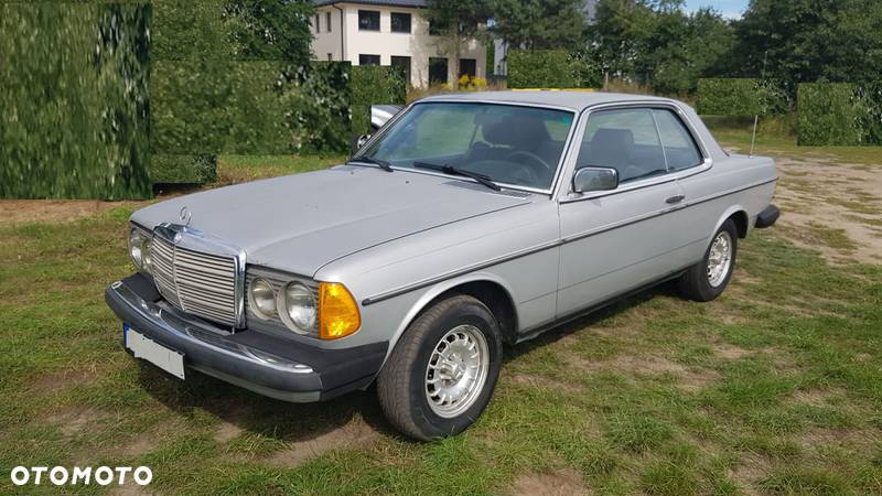 Mercedes-Benz W123 - 1