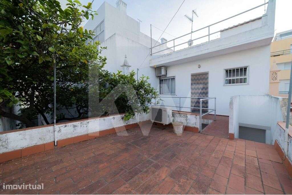 Moradia T5 a poucos minutos do centro de Vila Real Santo António - Grande imagem: 4/55