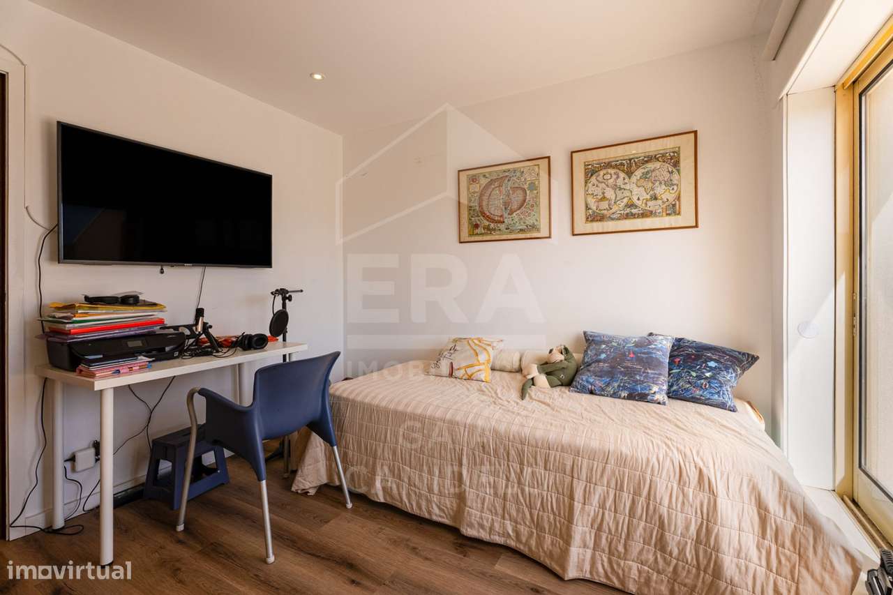 T2 Duplex com Terraço e Garagem Dupla-12