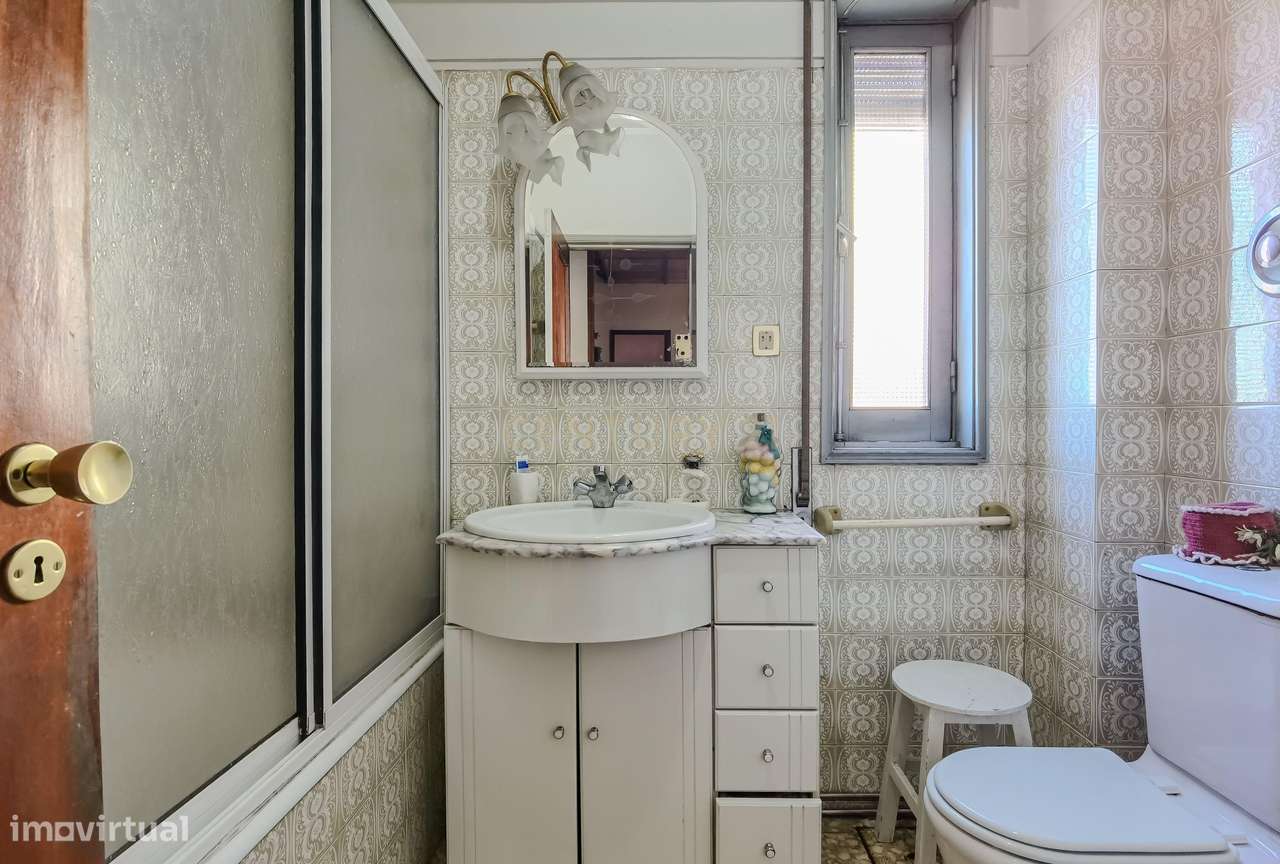 Moradia T4+1 em Pedra com Terreno de 1088m² em Pedrouços – Próxima ao-25