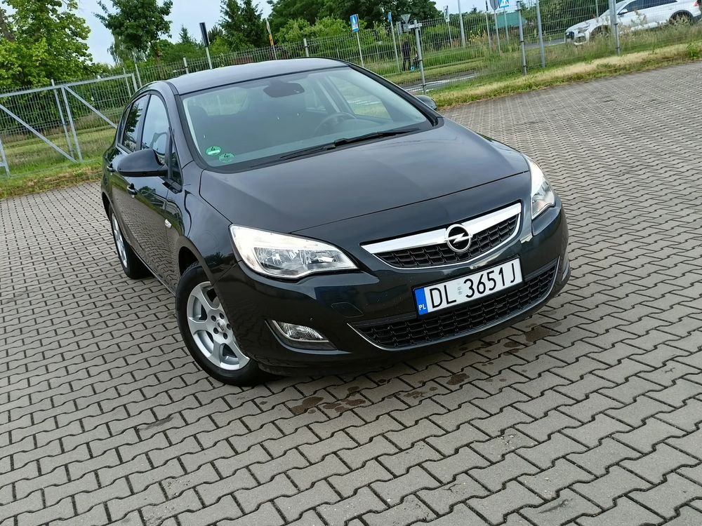 Opel Astra J 1.4 Turbo Innovation 2011